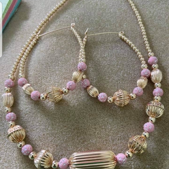 Gold beaded set - Picture 1 of 1